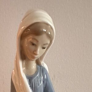 Lladro Madonna Girl with Lilies Figurine – Retired 1998 – Vintage Porcelain